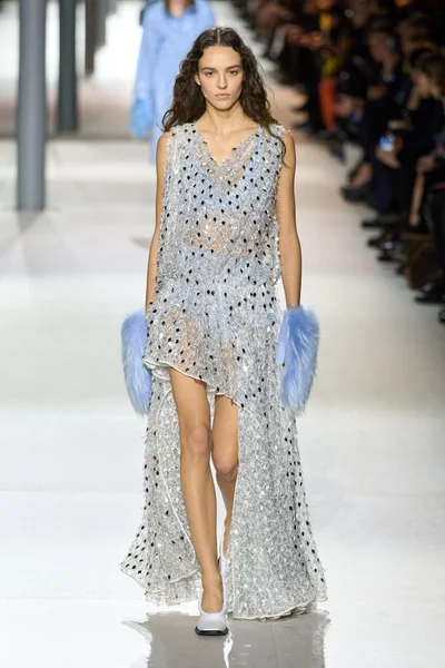 Look 11